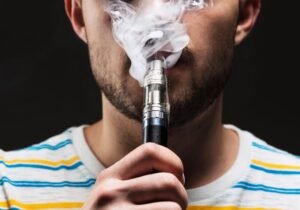 Jovens Usuários de Cigarros Eletrônicos (Vapes) Têm o Dobro de Chances de Sofrer de Estresse Crônico, Revela Estudo do Hospital SickKids.