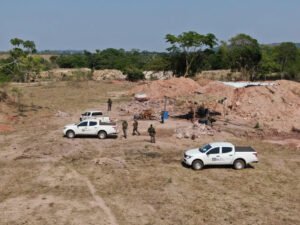 Operação apreende equipamentos e aplica multa contra extração ilegal de minérios em 3 municípios