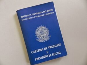 Trabalhar em Dois Empregos com Carteira Assinada: Possibilidades e Limitações