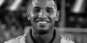 Tragédia no Futebol: Juan Izquierdo, Zagueiro do Nacional-URU, Morre Após Parada Cardíaca