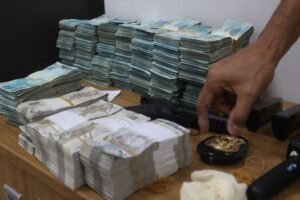 Funcionário Público é Preso em Flagrante pela PF com Mais de R$ 1 Milhão