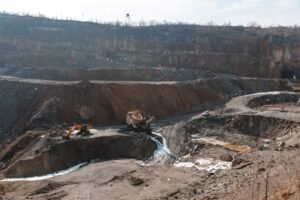 Trump acredita que Zelensky fará acordo por recursos naturais com EUA