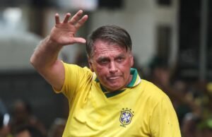 Bolsonaro permanece na UTI e inicia alimentação oral leve após cirurgia intestinal