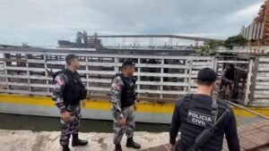 Polícia apreende mais de uma tonelada de drogas escondida em barco boiadeiro