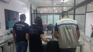 Laboratório é interditado e dono é preso por fraude em exames
