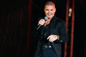 Eduardo Costa aparece careca e explica: ‘Usei muita bomba’ – 19/05/2025 – Celebridades