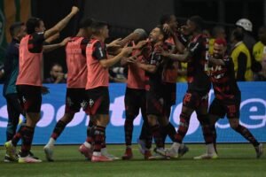 Flamengo vence o Palmeiras e encosta na liderança – 25/05/2025 – Esporte
