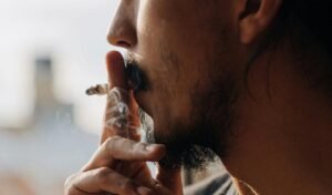 Imposto maior sobre os cigarros pode diminuir mortalidade infantil