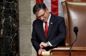 Presidente da Câmara dos EUA contraria Trump e pede divulgação dos “Arquivos Epstein”