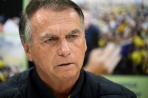 Exames de Bolsonaro indicam resquícios de inflamações pulmonares