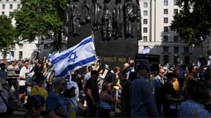 Manifestantes pró-Israel marcham em Londres um dia após protesto a favor de Gaza