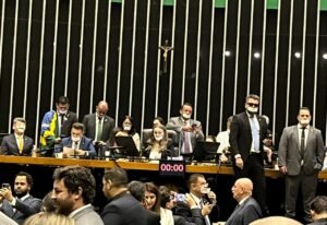 Motta decide pelo afastamento de 5 deputados por até 6 meses por causa de motim