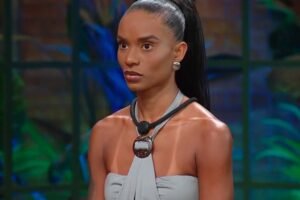 A Fazenda 17: Kathy Maravilha é a 16ª eliminada