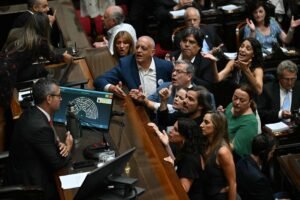 Argentina: Milei aprova reforma trabalhista na Câmara – 20/02/2026 – Economia