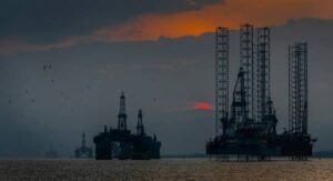 EUA emitem isenção de sanções por 30 dias para a venda de petróleo iraniano no mar