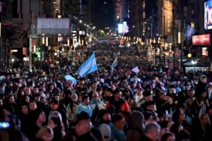 Copa: Argentinos comemoram o 3 a 1 na Suíça no Obelisco – 12/07/2026 – Esporte
