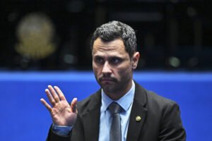 MG: Candidatura de Cleitinho põe direita em curto-circuito – 10/08/2026 – Encaminhado com Frequência